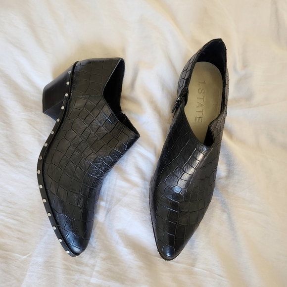 1.state Lizba Black Leather Pointed Toe Studded Chunky Heel Ankle Bootie 9 - Picture 1 of 13